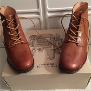 High quality leather lace up ankle boots.